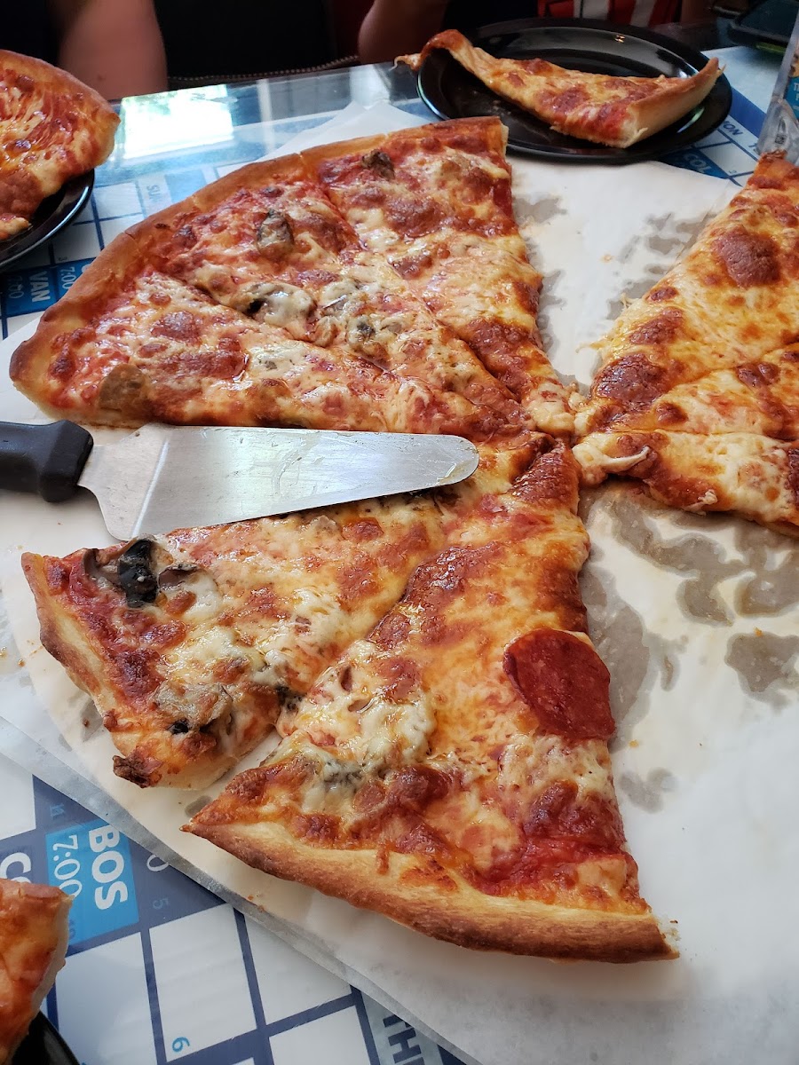 Leb's Pizza House Photos 2